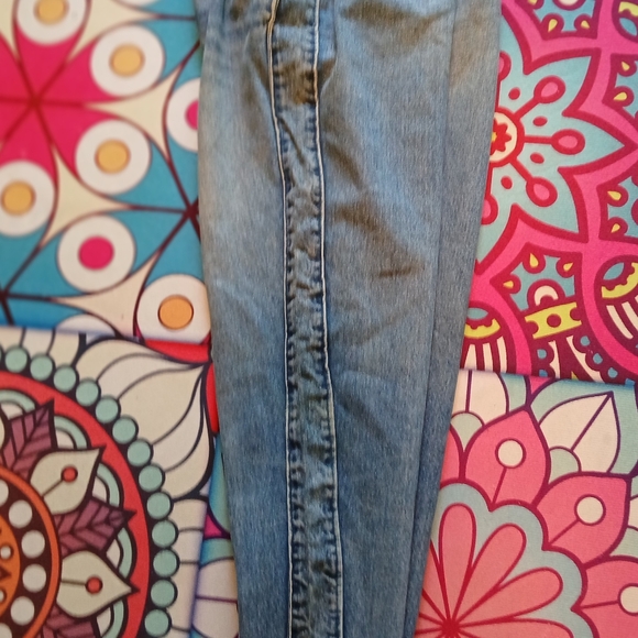 Size 11 Vintage Calvin Klein faded relaxed-fit high waisted jeans. - Picture 8 of 9